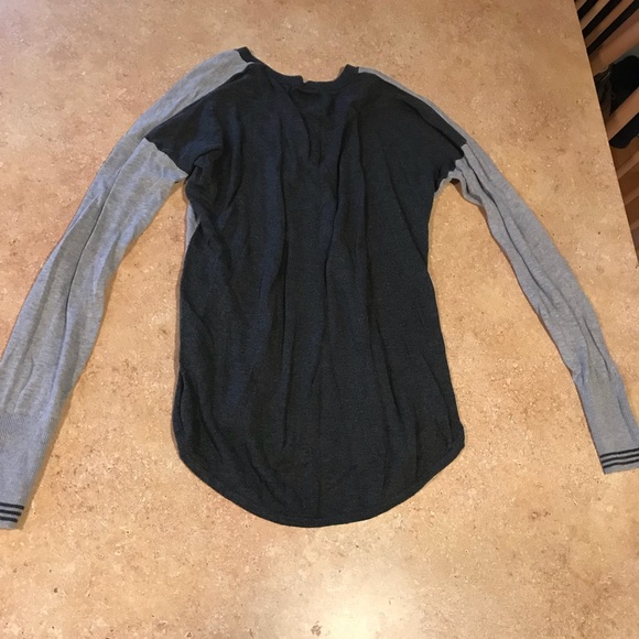 Multiple sweaters - Picture 4 of 6